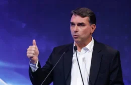 Flávio Bolsonaro apresenta Brasil Por Elas e promete internet gratuita para 70 milhões de mulheres; veja o vídeo