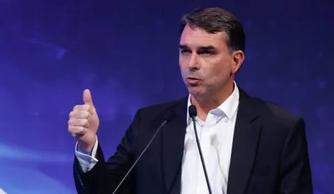 Flávio Bolsonaro apresenta Brasil Por Elas e promete internet gratuita para 70 milhões de mulheres; veja o vídeo