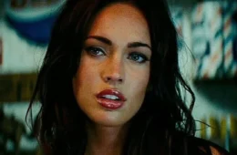 Megan Fox reacende carreira e volta a Garota Infernal em 2026