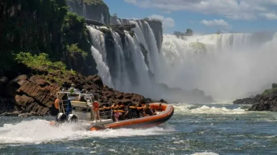 Tragédia nas Cataratas: turista holandês morre após barco do Macuco Safari virar