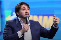 “Caipira deslumbrado”: Renan Santos acusa Eduardo Bolsonaro de encenar perseguição e expõe bastidores da família