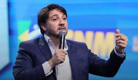 “Caipira deslumbrado”: Renan Santos acusa Eduardo Bolsonaro de encenar perseguição e expõe bastidores da família
