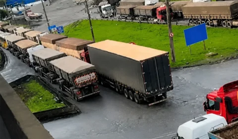 Rodovias do litoral de SP registram filas de caminhões em meio a protestos por votação da MP do Frete