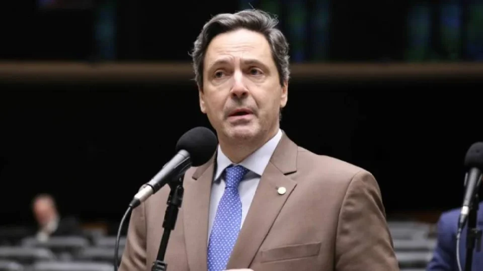 Deputado cobra explicações de Mauro Vieira por fala sobre EUA