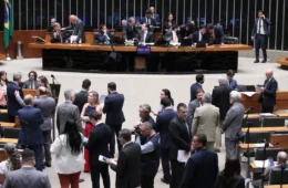Câmara oculta autores de R$ 1,3 bi em emendas de comissão