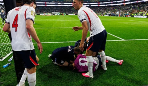 Lesão de Henderson em festa da Inglaterra preocupa seleção