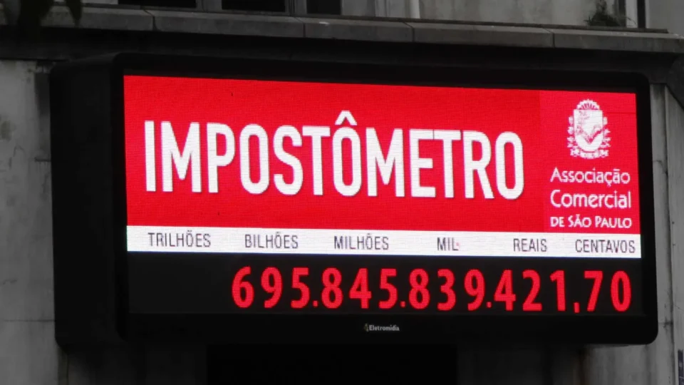 O painel não para de subir: quanto os brasileiros já pagaram em impostos neste ano?
