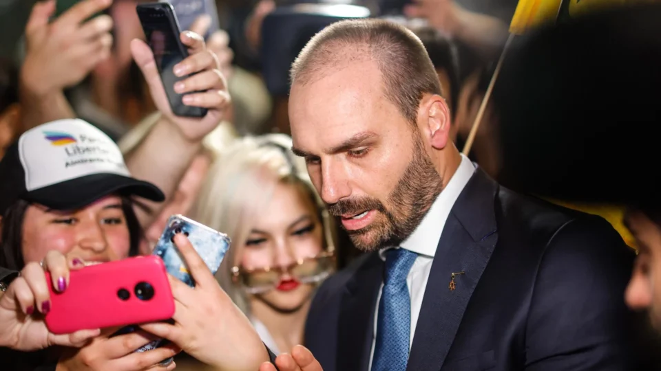 O mundo reage ao Green Card de Eduardo Bolsonaro