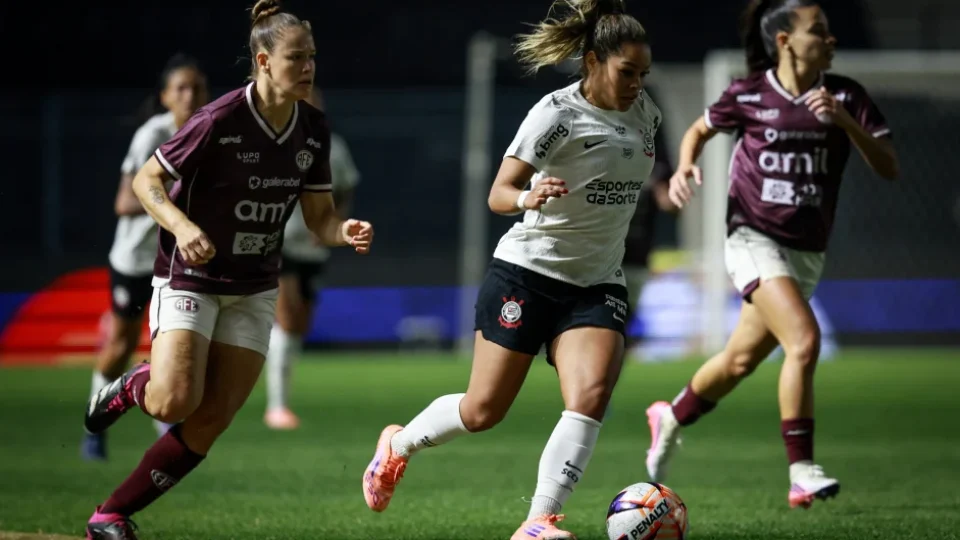 Corinthians feminino enfrenta Ferroviária hoje por vaga nas quartas