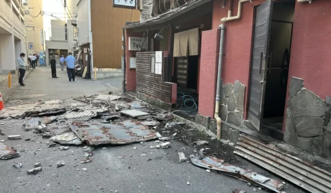 Vídeo mostra momento em que terremoto de 7,1 atinge o Japão; prédios desabam e milhares ficam sem energia