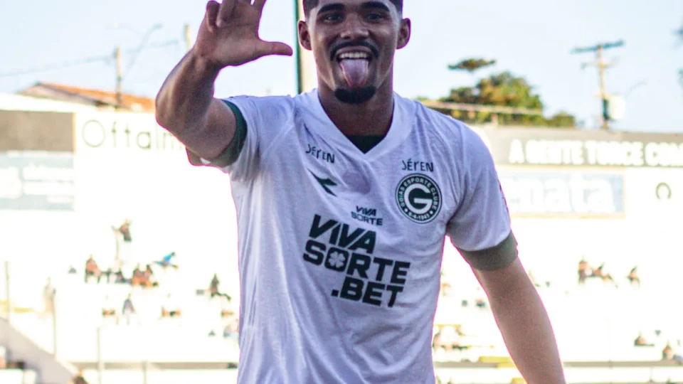 Goiás vence Ponte, chega a 28 pontos e pressiona G-6 na Série B