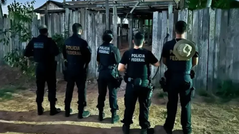 Operação contra facção no Acre e Amazonas cumpre prisões e mira esquema milionário