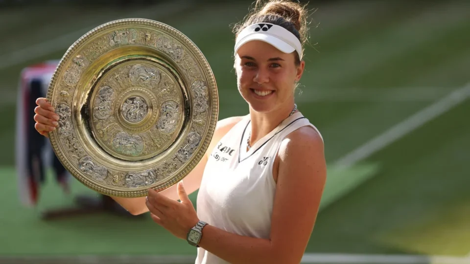 Linda Noskova vence Muchova e é campeã em Wimbledon