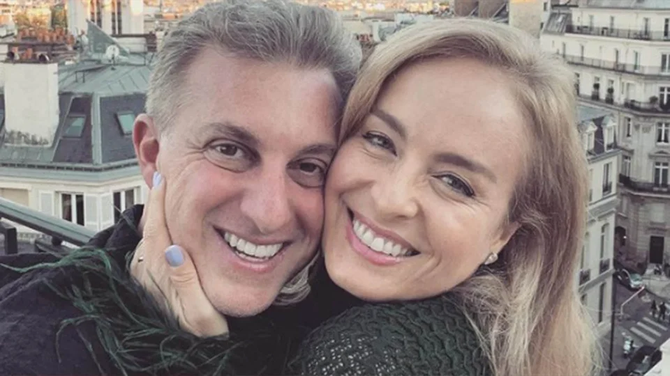 Luciano Huck exibe Angélica de biquíni em Ibiza e reação dos fãs surpreende; veja o motivo