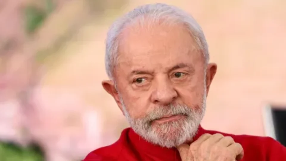 Lula reage à carta de Flávio Bolsonaro aos EUA e acusa família de “entreguismo”