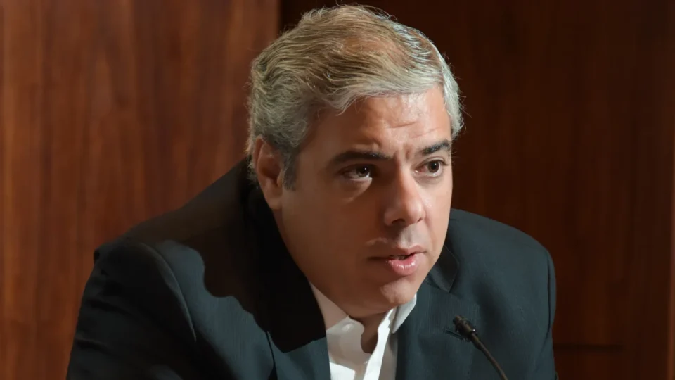 Mensagens revelam pedido de Vorcaro para monitorar CEO do Itaú após conflito com banqueiro