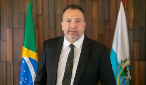 Pré-candidato e ex-prefeito de Belford Roxo é preso após fuzil ser encontrado em carro durante operação da PF; entenda o caso