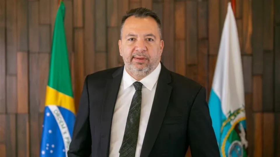 Pré-candidato e ex-prefeito de Belford Roxo é preso após fuzil ser encontrado em carro durante operação da PF; entenda o caso