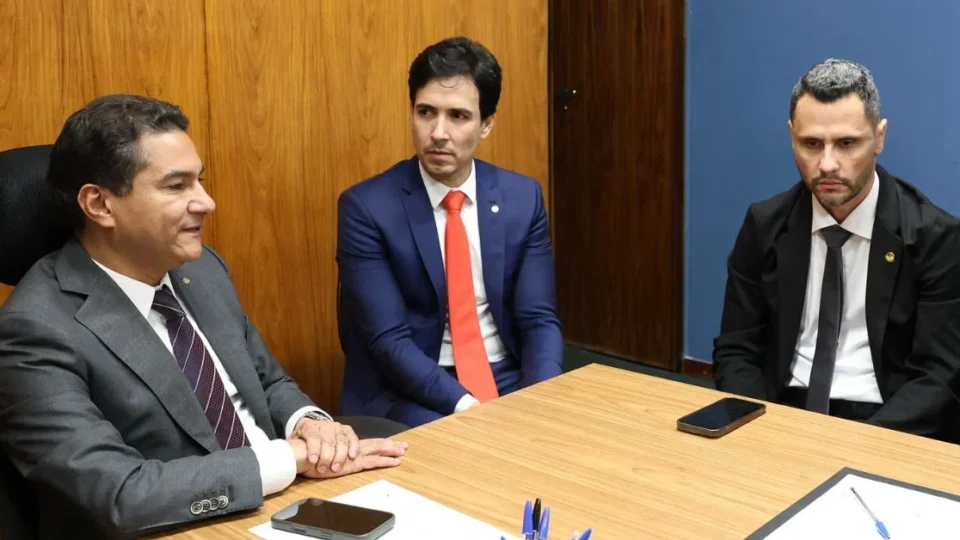 Reunião de Cleitinho com Marcos Pereira termina sem acordo; candidatura ao governo de Minas segue indefinida