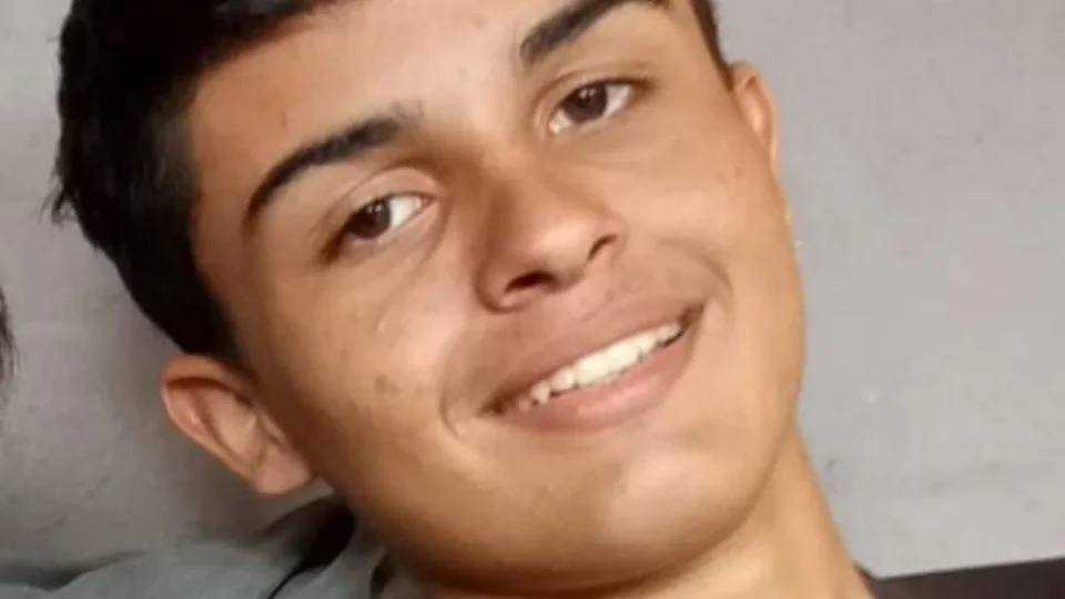 Adolescente de 15 anos morre atropelado pelo próprio trator em Ilicínea