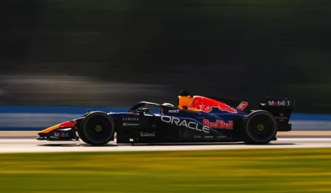 Red Bull mira jovem talento da Ferrari caso Verstappen deixe equipe, diz imprensa