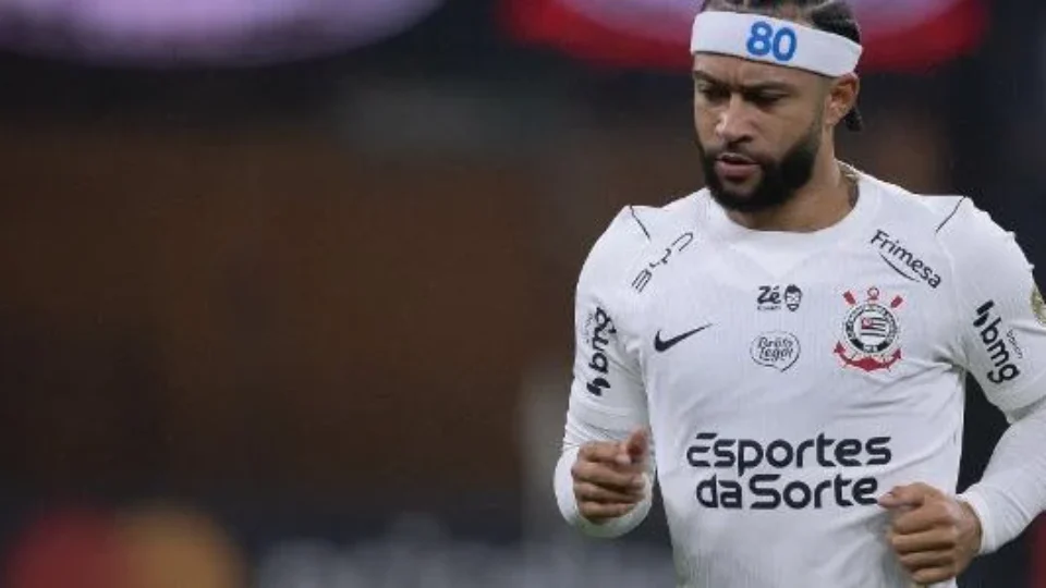 Dívida de R$ 45 milhões coloca futuro de Memphis no Corinthians por um fio