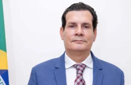 “Bruxas” e “Fujonas” Diplomata é acusado por funcionárias de ataques; denúncias colocam conduta do servidor sob pressão