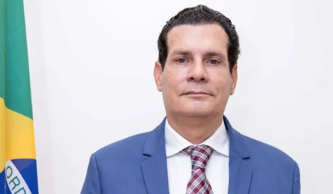 “Bruxas” e “Fujonas” Diplomata é acusado por funcionárias de ataques; denúncias colocam conduta do servidor sob pressão