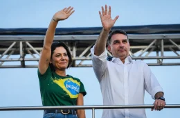 Mesmo após pedido público de desculpas, Michelle e Flávio Bolsonaro ainda não conversaram