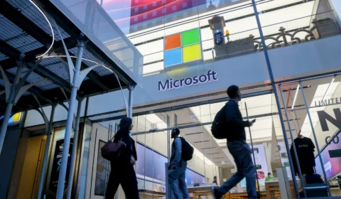 Microsoft troca OpenAI por IA própria em Excel e Outlook
