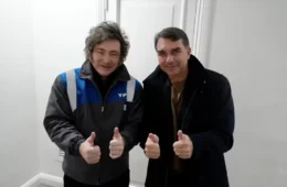 Milei anuncia viagem ao Brasil para evento de Flávio Bolsonaro e visita a Jair Bolsonaro
