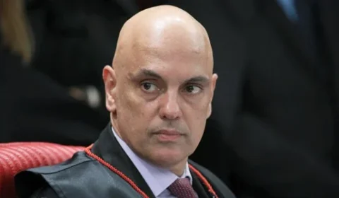 Moraes volta a cobrar manifestação da PGR sobre arma de Bolsonaro após conclusão de inquérito