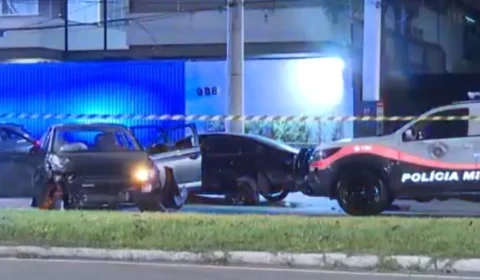 Homem morre após perseguição policial a carro furtado no Morumbi; motorista fugiu e passageiro foi baleado