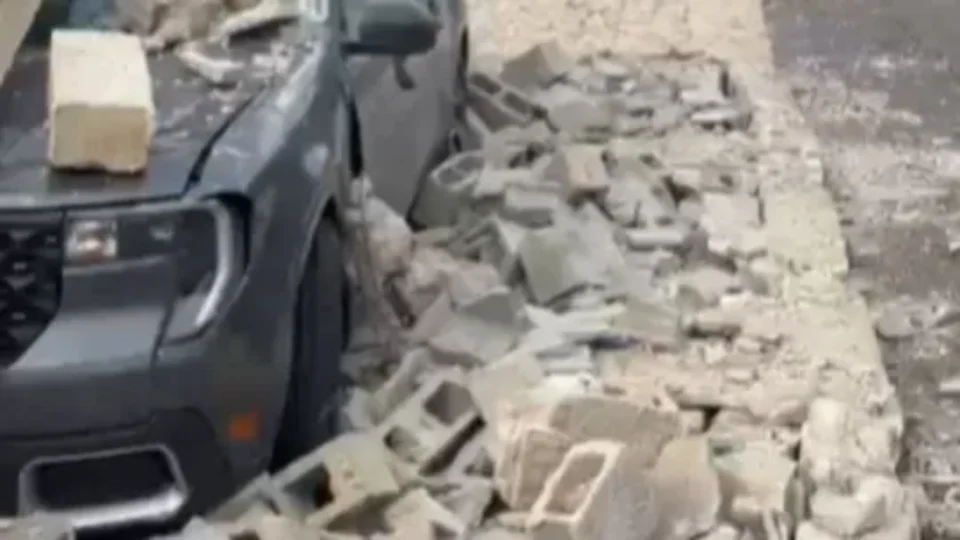 Duas pessoas morreram após ventania provocar queda de muro no Rio de Janeiro