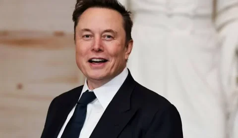 “Dinheiro será irrelevante em uma década”: Elon Musk prevê economia transformada por IA e robôs