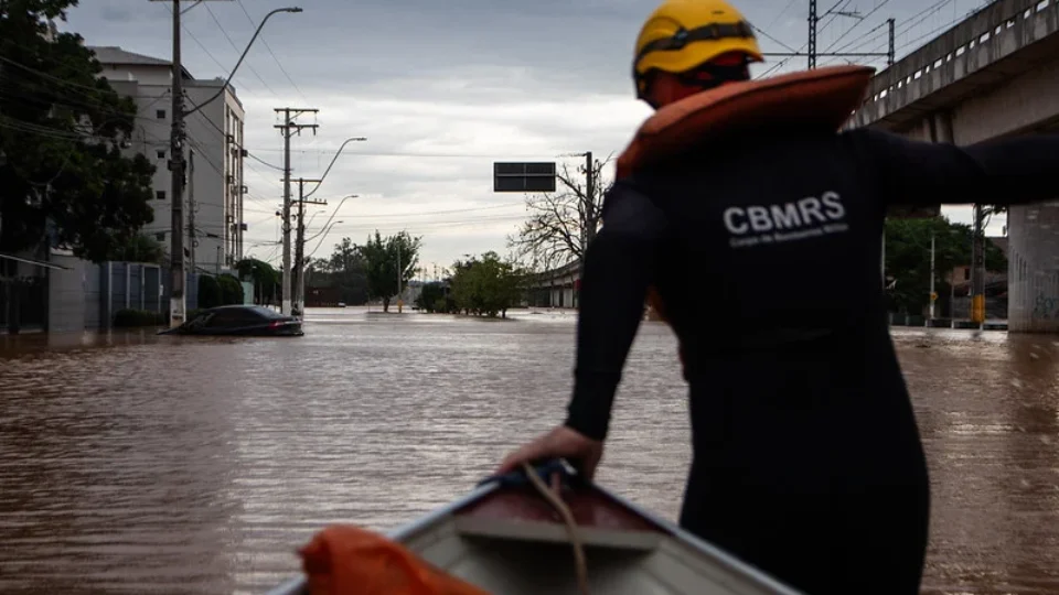 RS segue em alerta máximo para temporais com risco de granizo, vendavais e até tornados