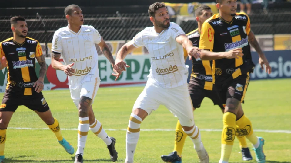 Novorizontino e Criciúma ficam no 0 a 0 em jogo decisivo pela Série B; líder tenta manter domínio e Tigre busca reação