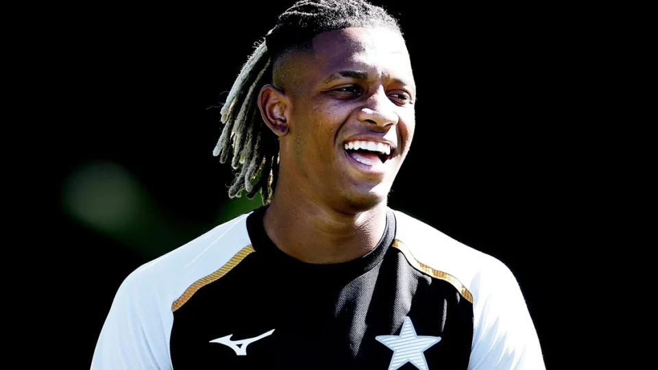 Botafogo recusa oferta de €28 mi do Palmeiras por Danilo