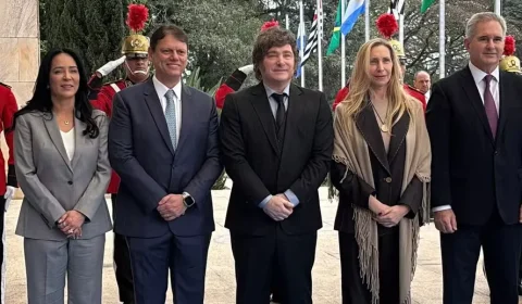 Governo Lula monitora visita de Milei e prepara reação caso presidente argentino ataque urnas em evento do PL