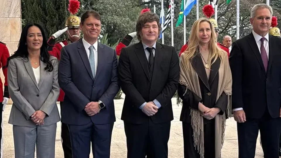 Governo Lula monitora visita de Milei e prepara reação caso presidente argentino ataque urnas em evento do PL