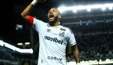 Neymar marca 2, salva Santos e aumenta pressão no Brasileirão
