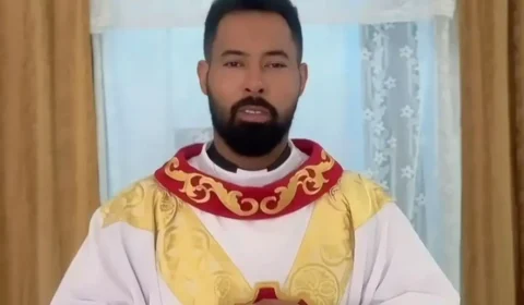 Padre que viralizou após vídeo com noiva de fiel processa emissoras e pede R$ 300 mil