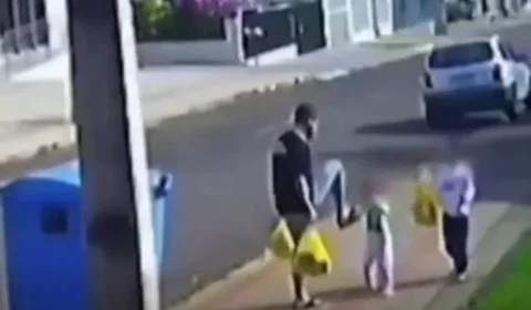 Pai filmado chutando filha de 3 anos é preso após vídeo causar revolta; entenda o que levou à decisão da Justiça