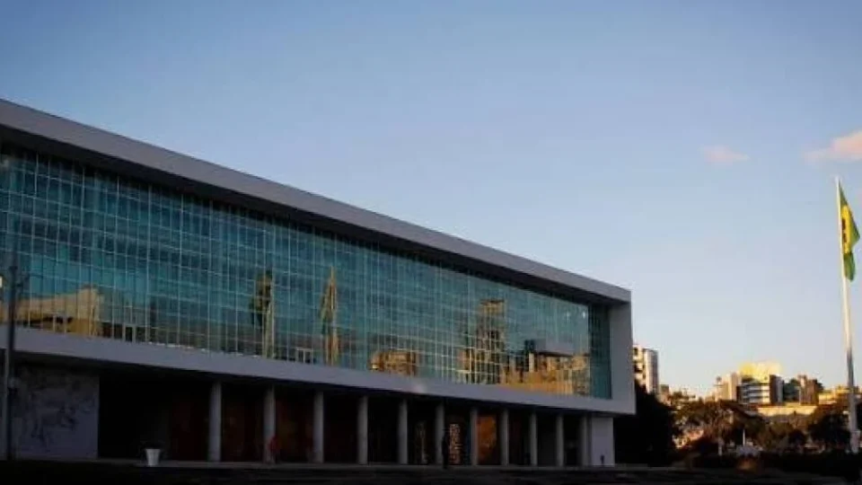 Ratinho lidera aprovação; Marina sai na frente ao Senado em SP