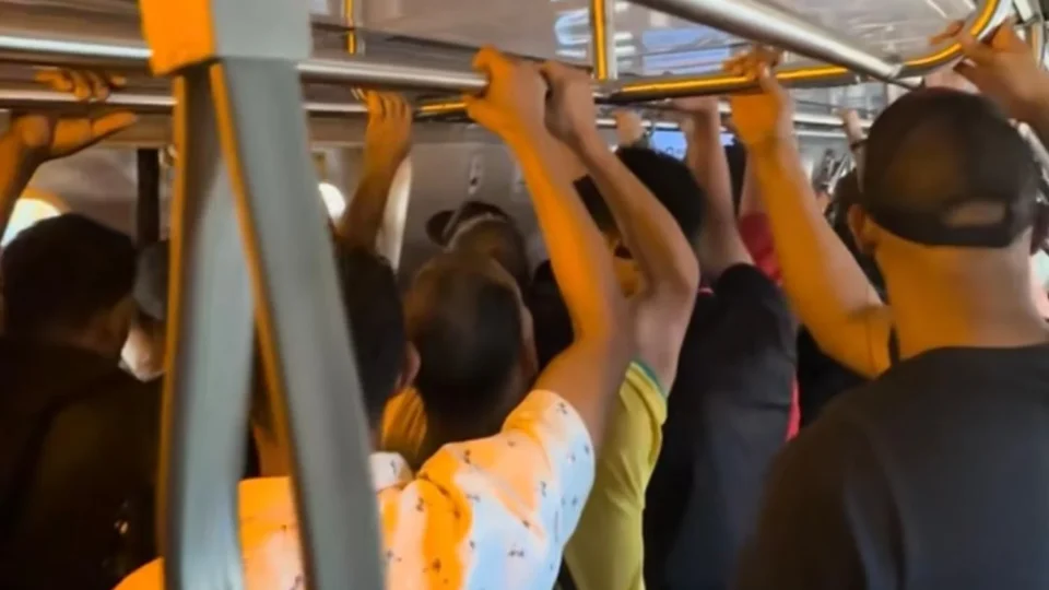 Falha em trem da Linha 9 deixa passageiros presos sem ar-condicionado e provoca mal-estar em estação