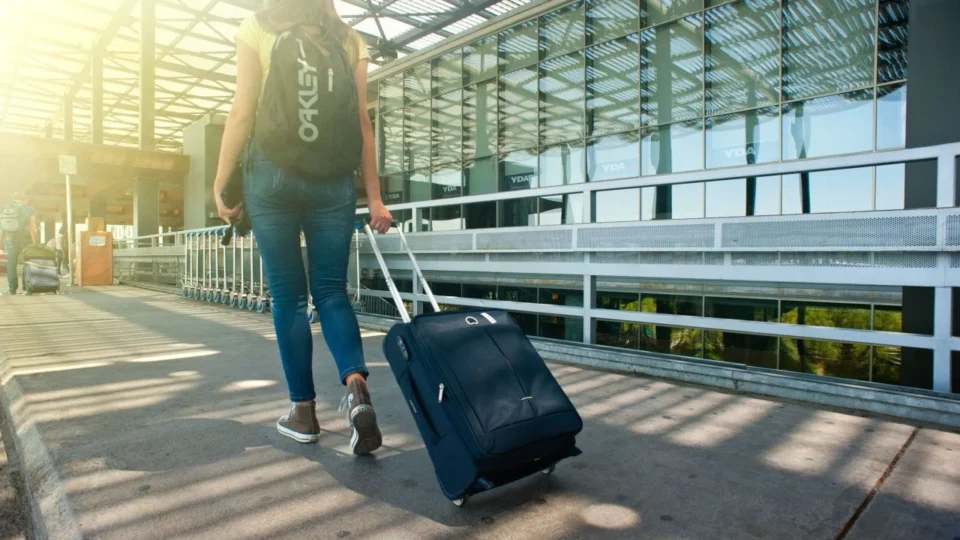 Estudantes podem economizar em passagens da Air France e KLM; veja como