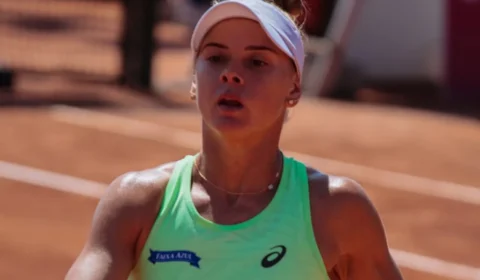 Laura Pigossi sofre derrota dura para argentina Carlé e cai na estreia do WTA 125 de Contrexeville