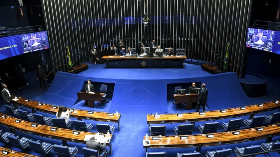 Senado aprova PEC 14 e cria aposentadoria especial para agentes de saúde