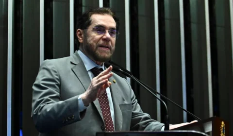 Senador Plínio Valério é confirmado candidato à reeleição no Amazonas após polêmica envolvendo Marina Silva