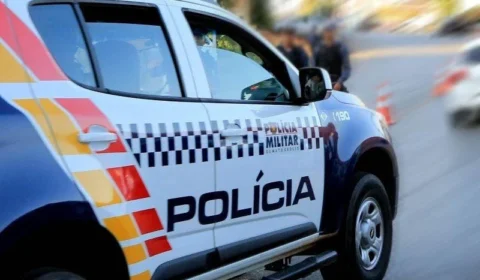 Atirador mata dois jovens a tiros e foge de moto no litoral de São Paulo